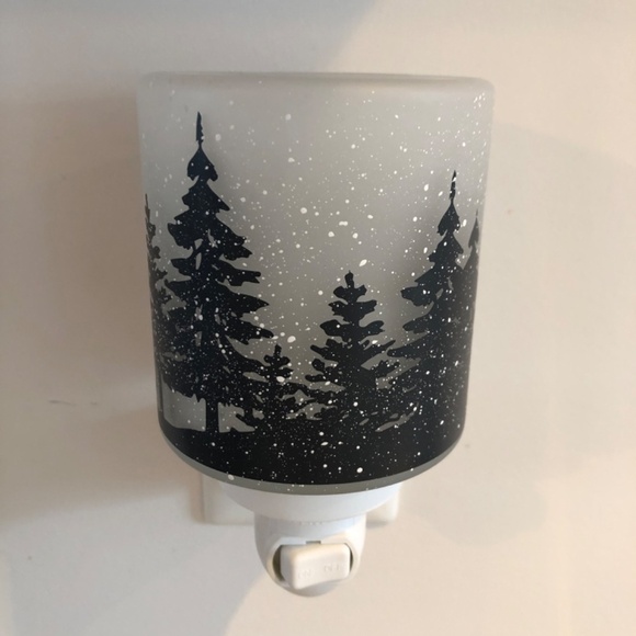 Scentsy WILDLIFE Mini Plug In Wax Warmer Lighted Frosted Glass Winter Deer Trees - Picture 12 of 16